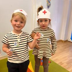 Krasnoludki i Orzeszki poznają zawód lekarza 