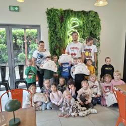 Wiewiórki na warsztatach lepienia pierogów  