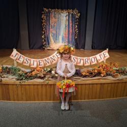 Dominika z grupy Jagódek w IX Międzyprzedszkolnym konkursie wokalno -recytatorskim 