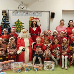 Mikołaj odwiedza dzieci w przedszkolu