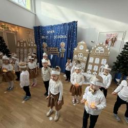 F82f07e7 0c31 407b Aced De181a3ca739